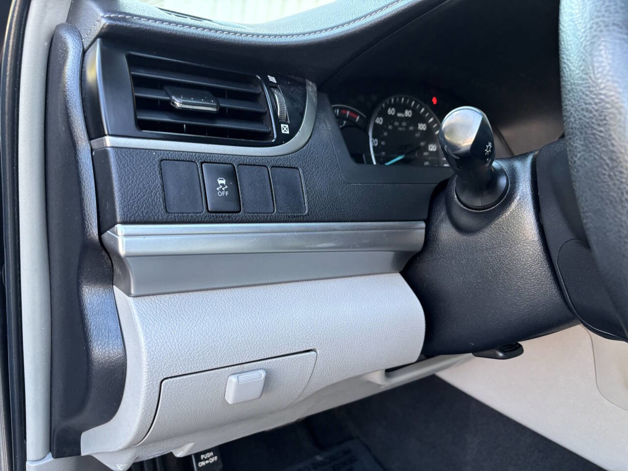 Used 2013 Toyota Camry LE image 33