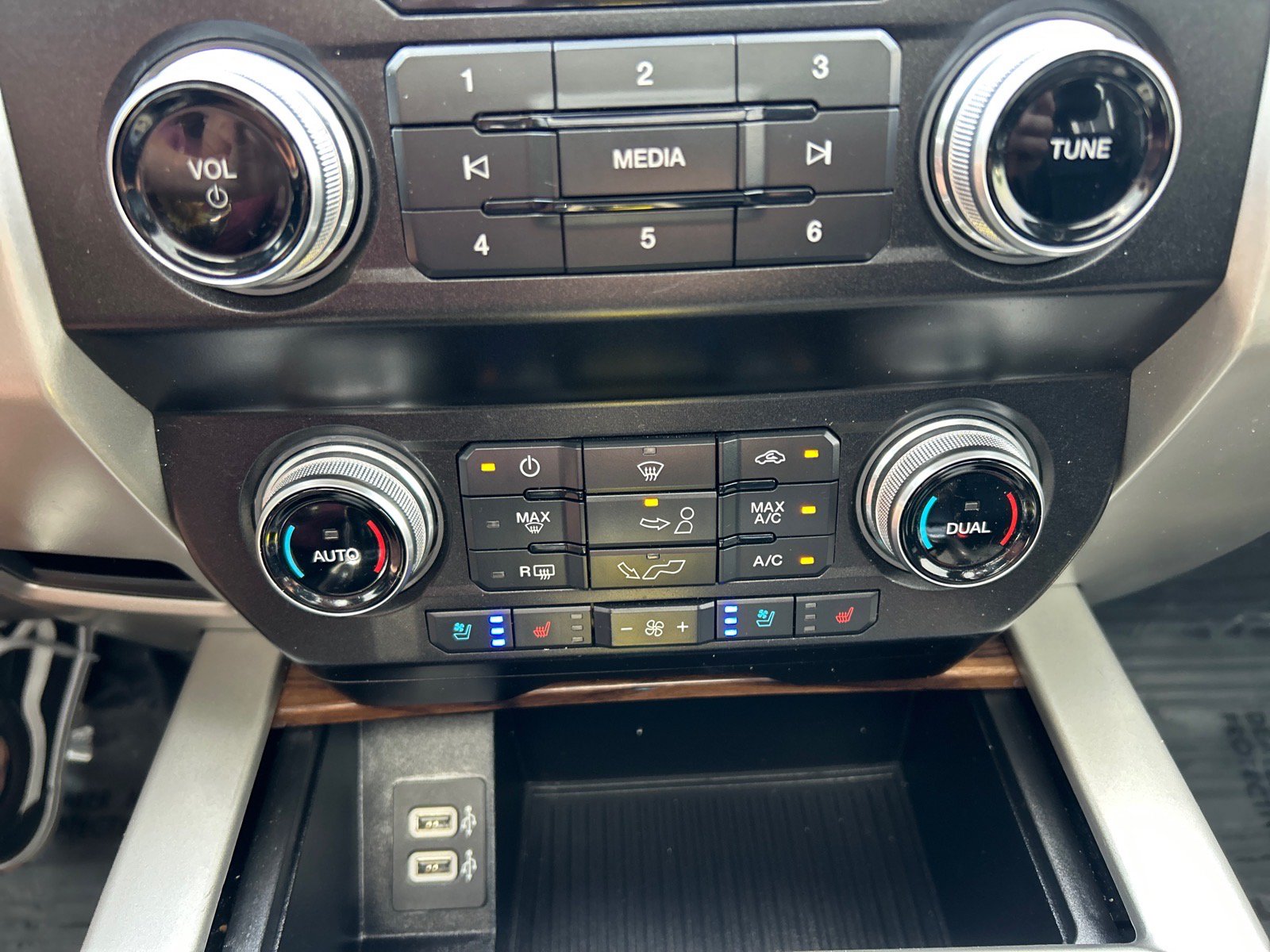 Used 2020 Ford F150 Lariat w/ Equipment Group 502A Luxury AWD/4WD image 31