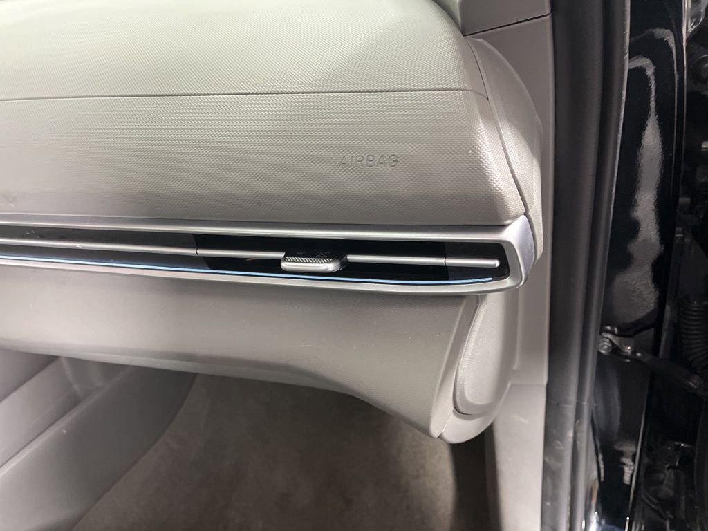 Used 2025 Hyundai Elantra SEL image 19