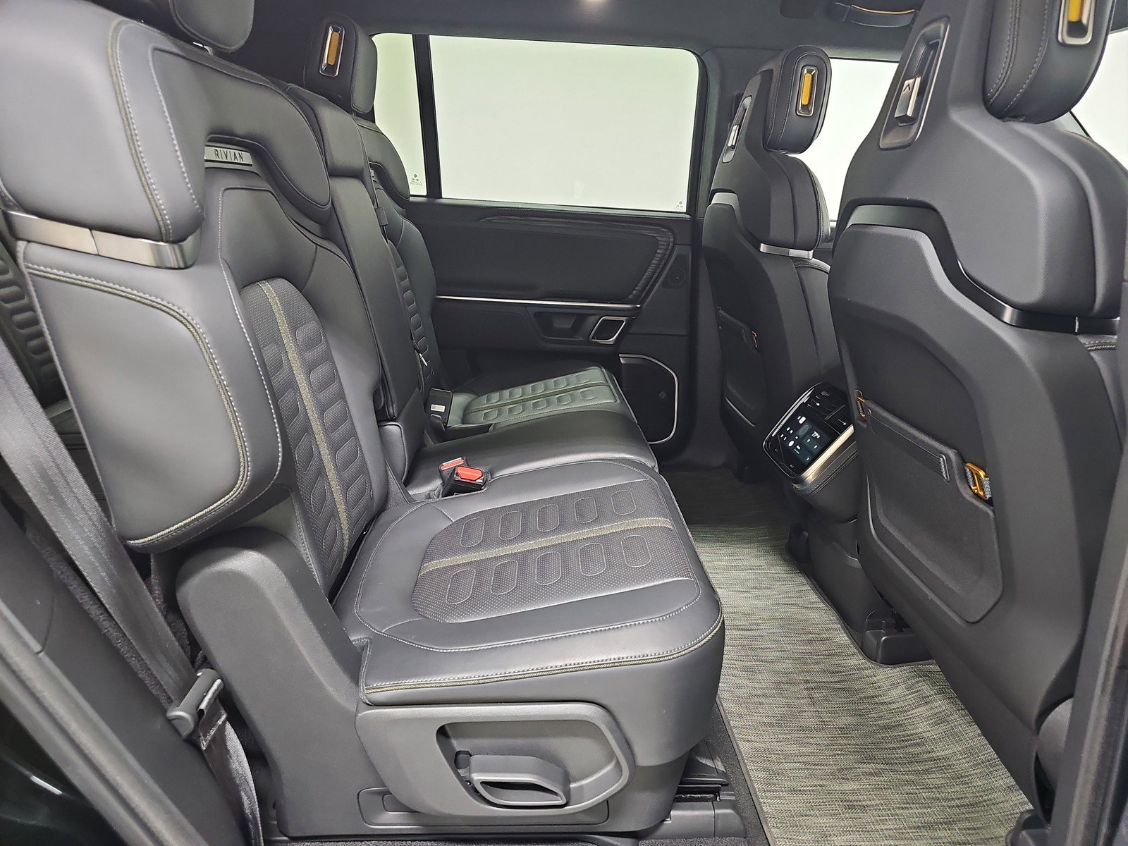 Used 2024 Rivian R1S Adventure AWD/4WD image 23