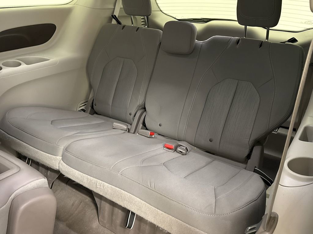 Used 2017 Chrysler Pacifica Touring image 18