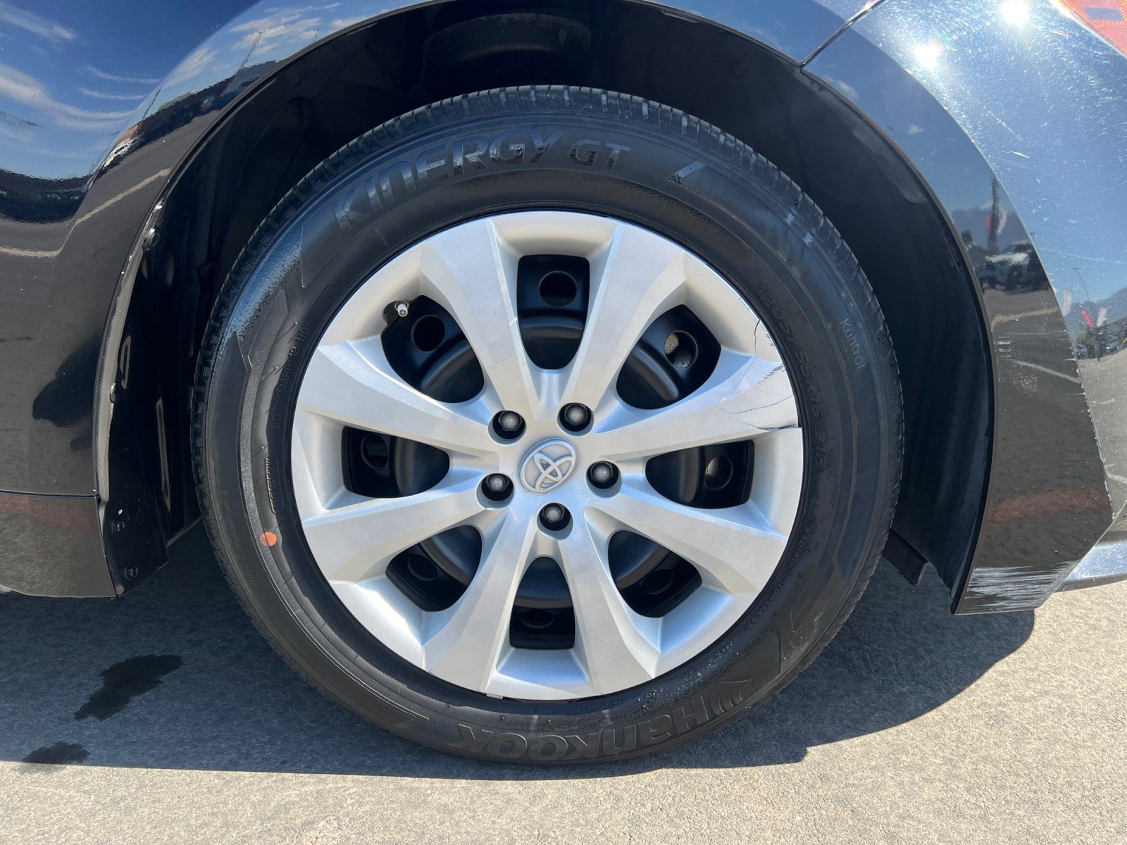 Used 2023 Toyota Corolla LE FWD image 30