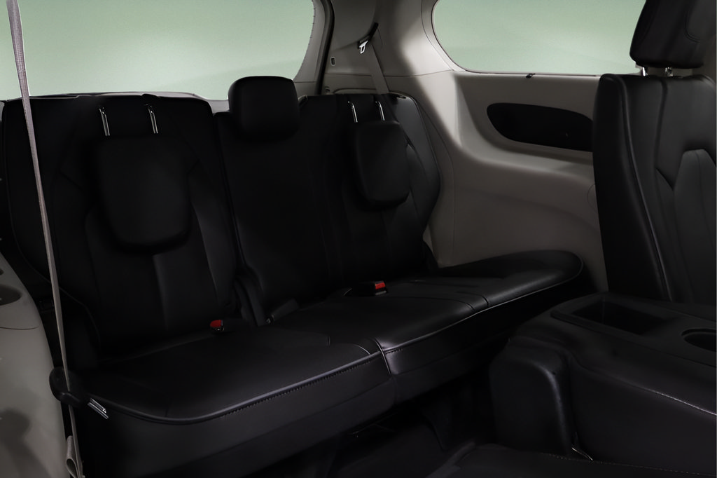 Used 2020 Chrysler Pacifica Limited w/ 8-pass Seating Package FWD image 17