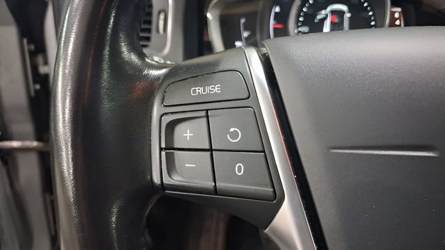 Used 2018 Volvo V60 T5 Dynamic w/ Vision Package FWD image 34