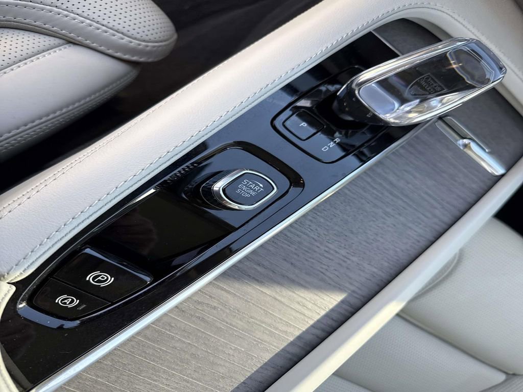 Used 2023 Volvo XC90 B6 Ultimate w/ Protection Package Premier image 29