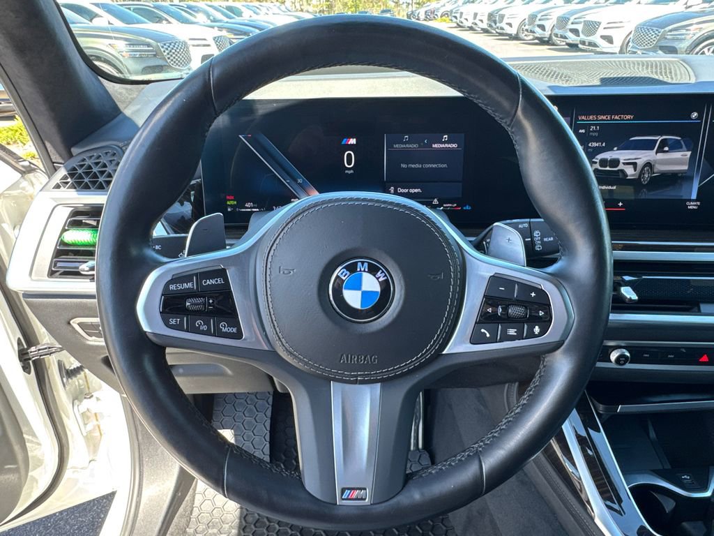 Used 2023 BMW X7 xDrive40i w/ Dynamic Handling Package image 26