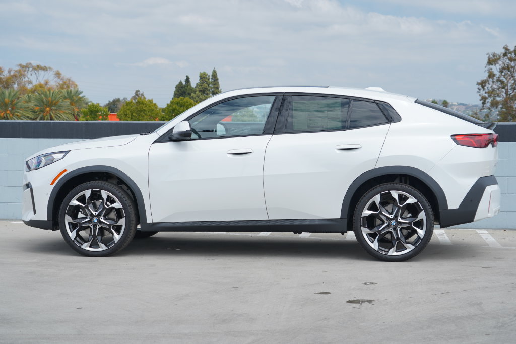 New 2027 BMW X2 xDrive28i AWD/4WD image 4
