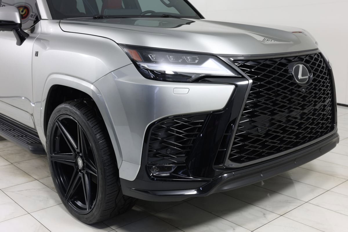 Used 2023 Lexus LX 600 F Sport w/ Accessory Package (Z1) AWD/4WD image 39