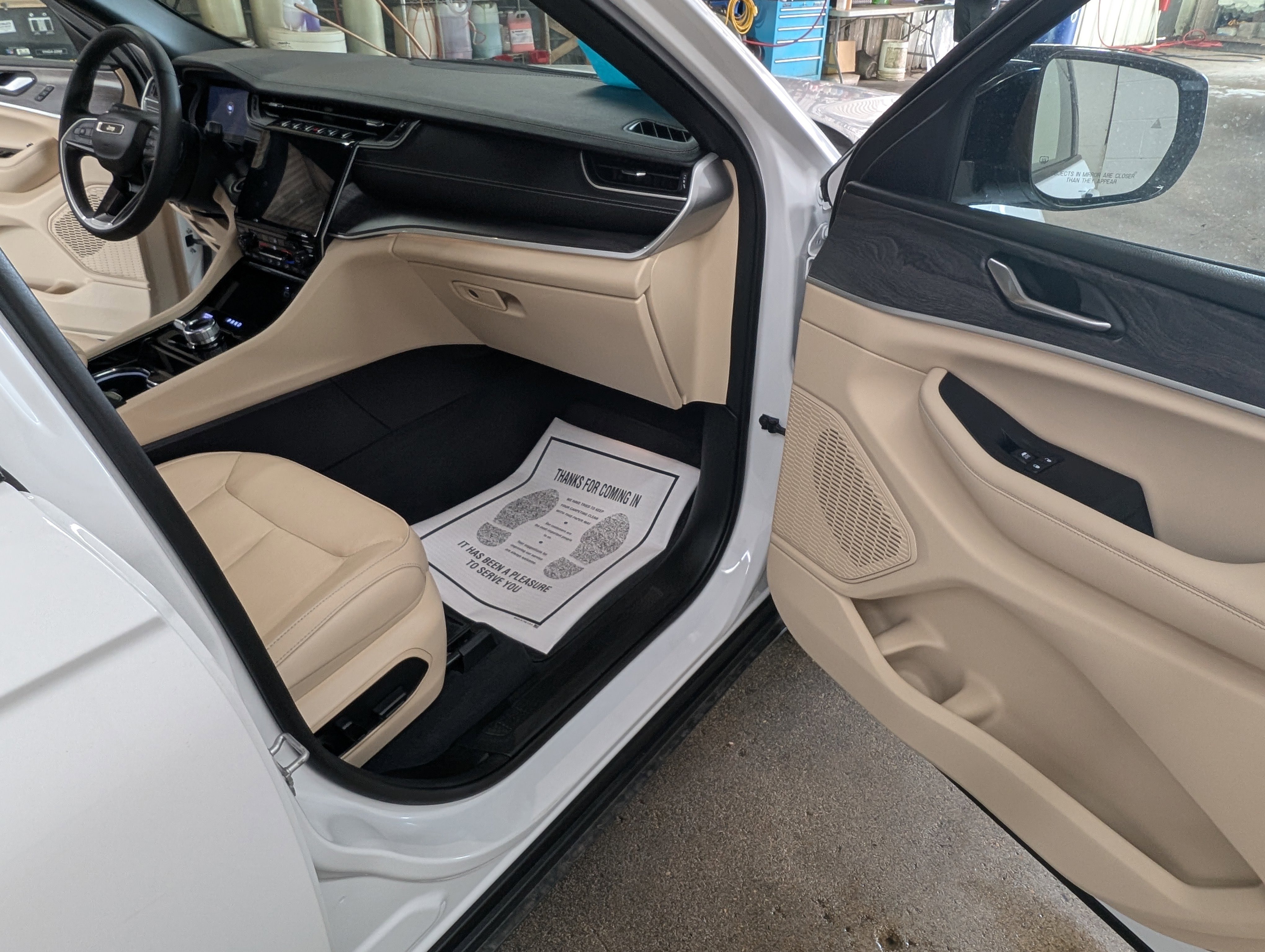 Used 2023 Jeep Grand Cherokee Limited image 4