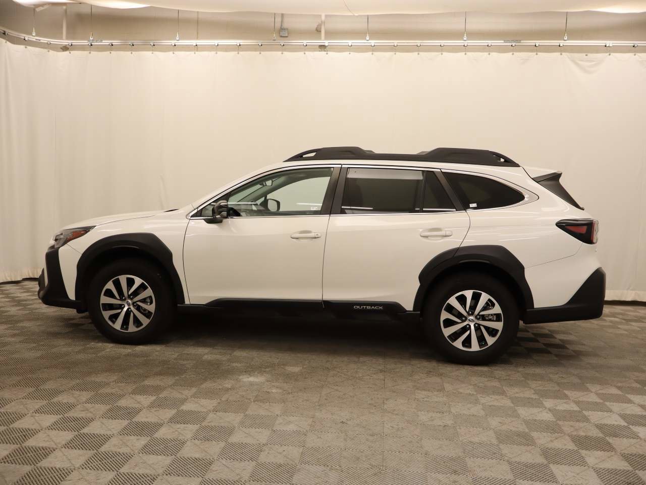 Used 2023 Subaru Outback Premium image 2