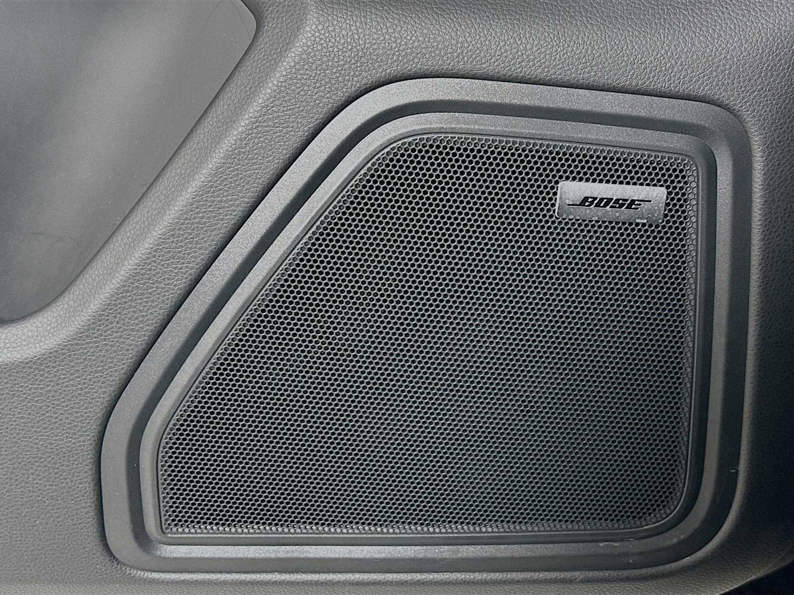 Certified 2025 Porsche Macan image 12