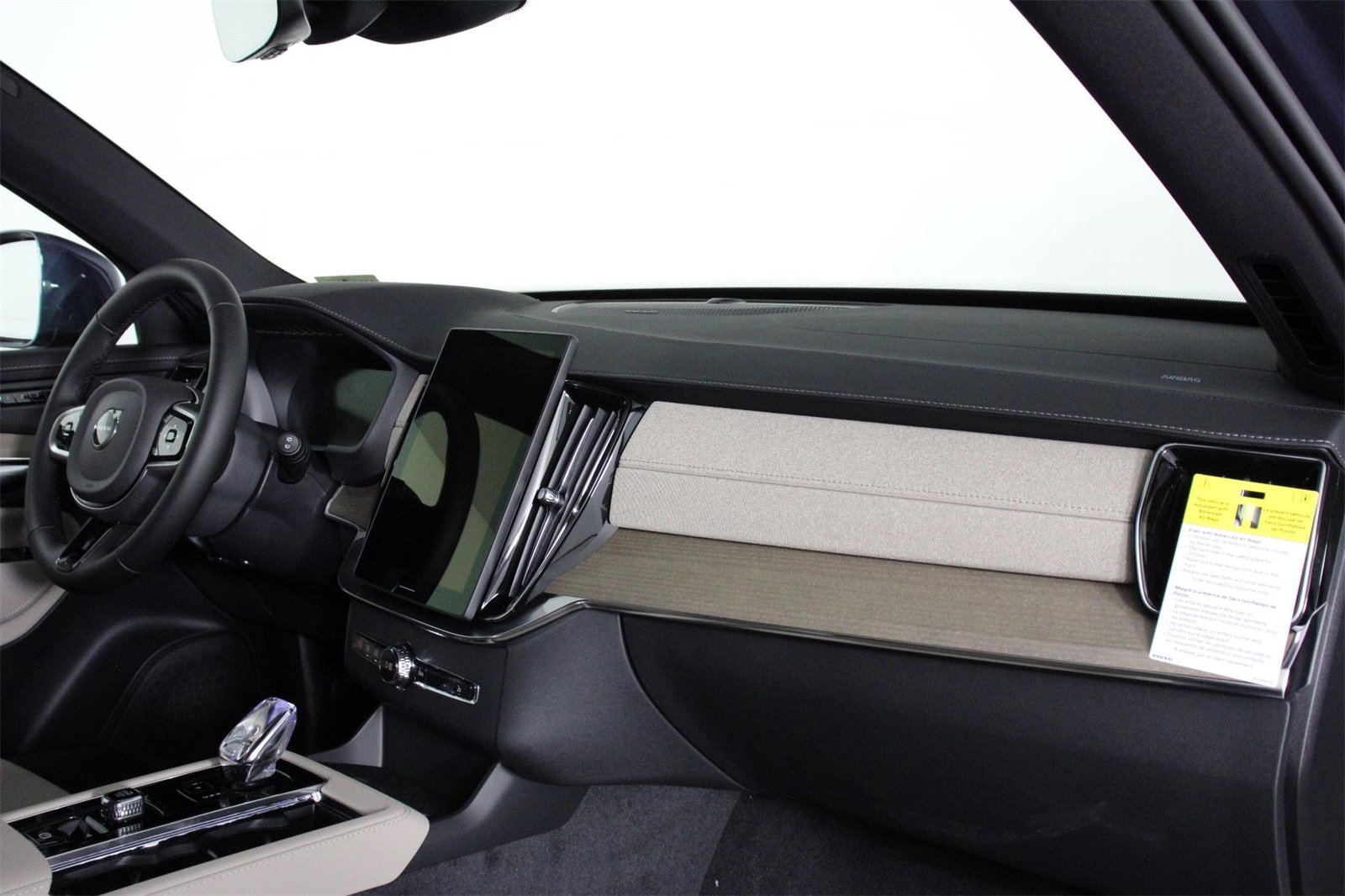 New 2026 Volvo XC90 B6 Plus w/ Protection Package Premier image 9