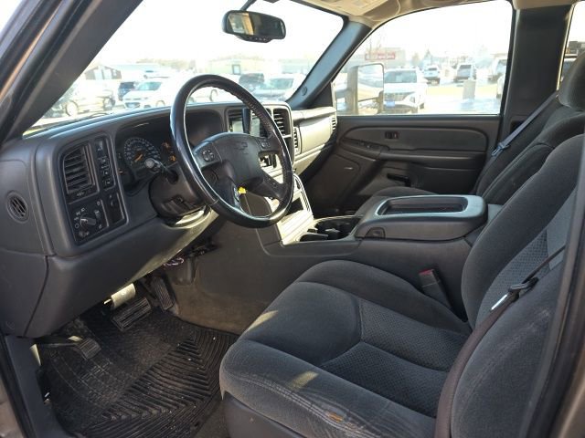 Used 2005 Chevrolet Silverado 2500 LS w/ Skid Plate Package AWD/4WD image 11