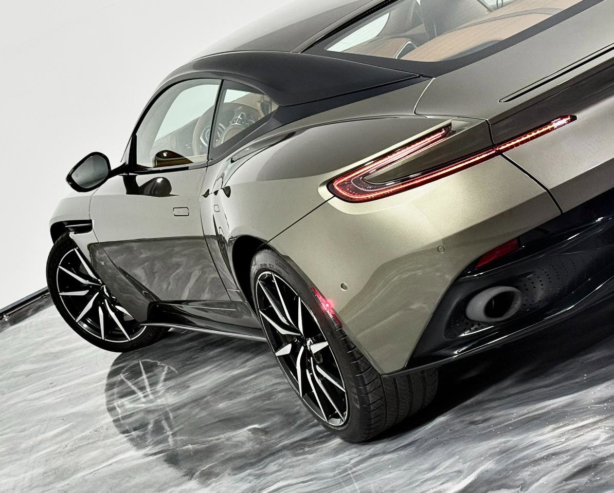 Used 2018 Aston Martin DB11 V12 RWD image 13