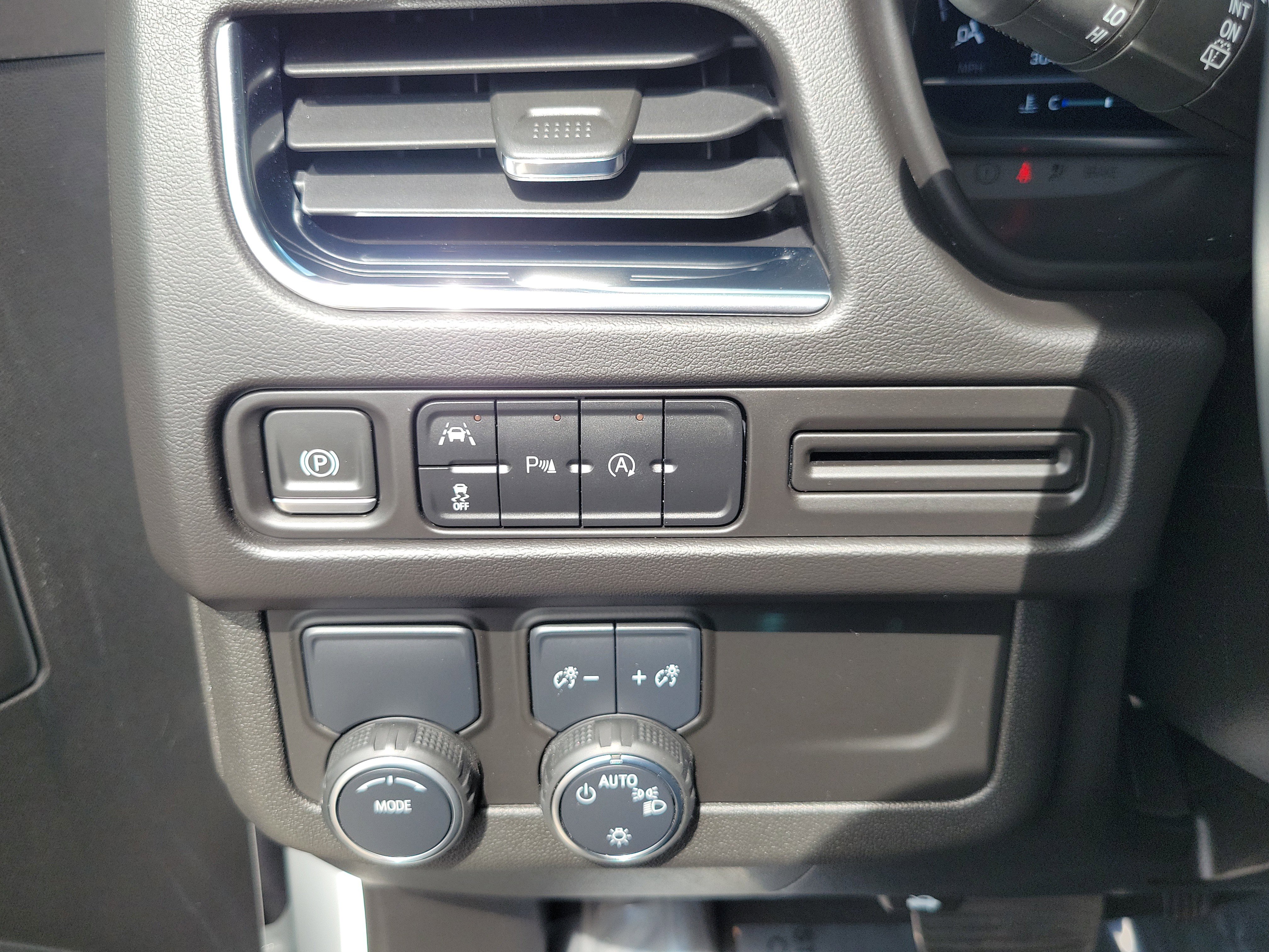 Used 2023 Chevrolet Suburban LT RWD image 25