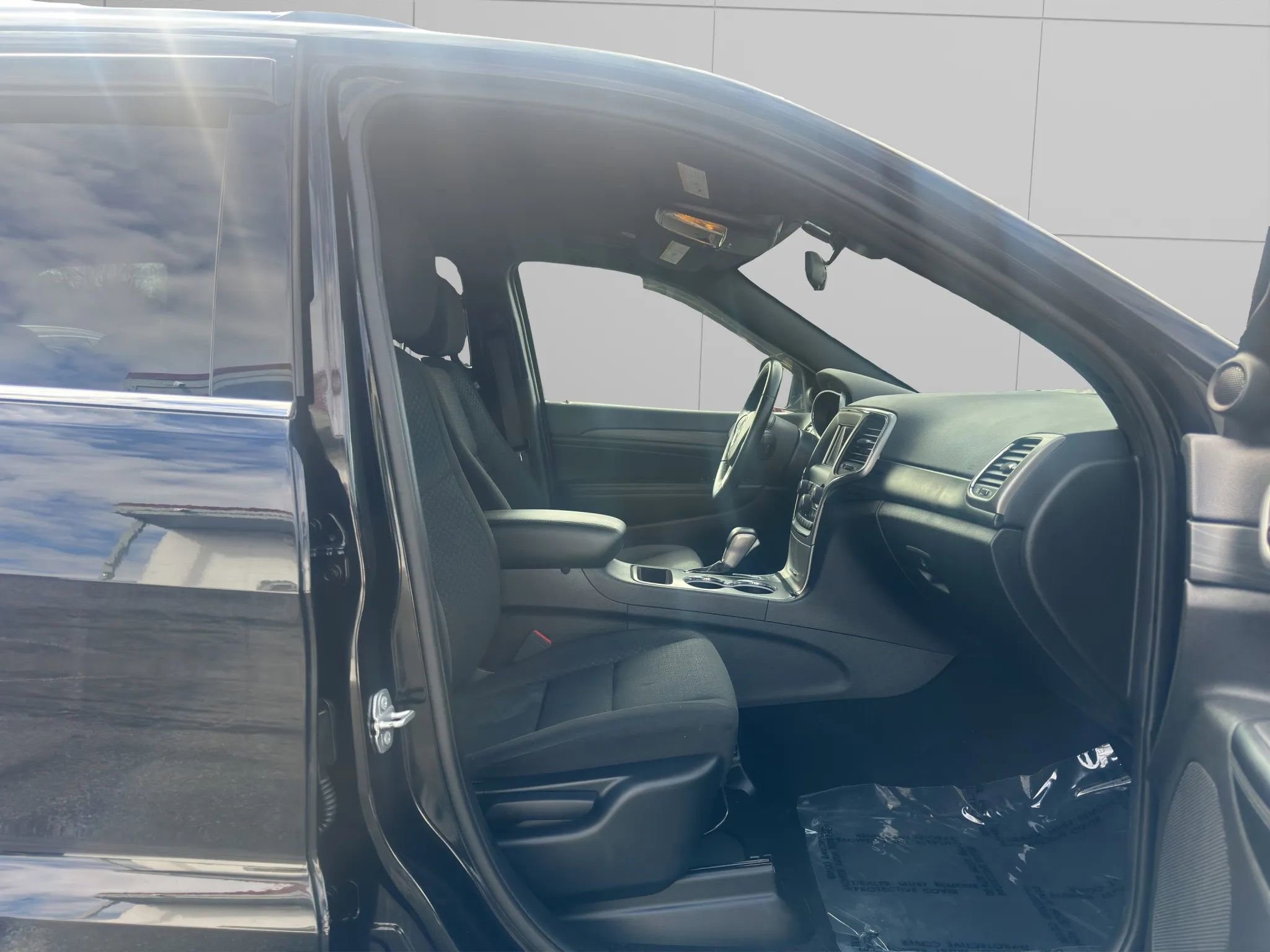 Used 2020 Jeep Grand Cherokee Laredo AWD/4WD image 12