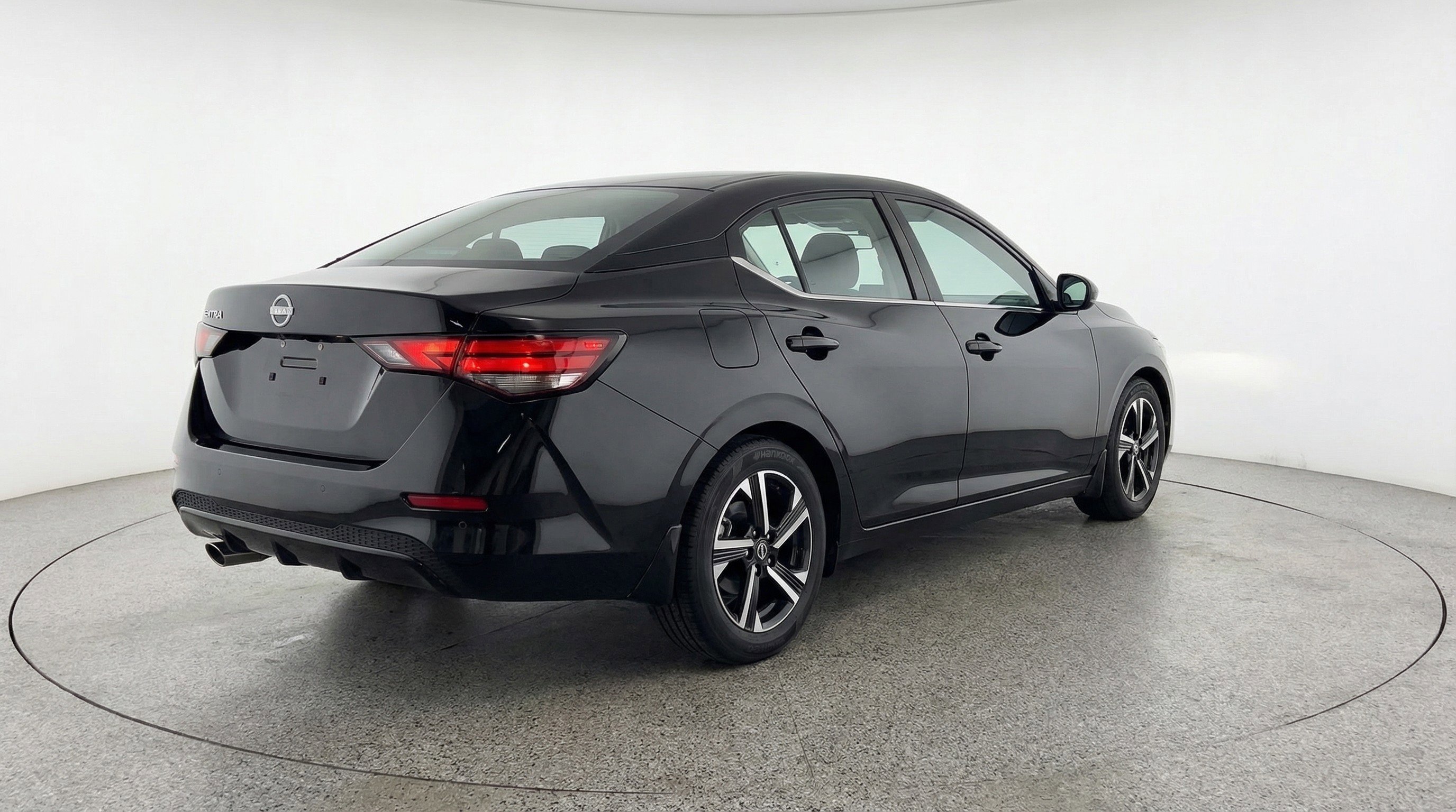 Used 2025 Nissan Sentra SV image 9