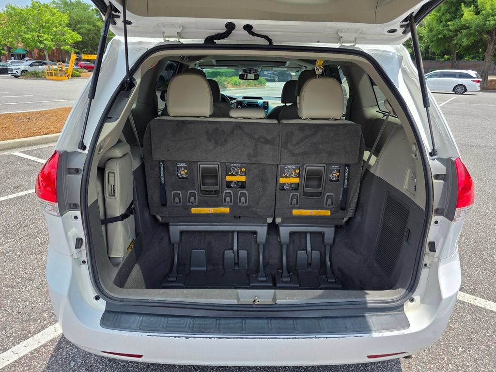 Used 2011 Toyota Sienna XLE FWD image 33