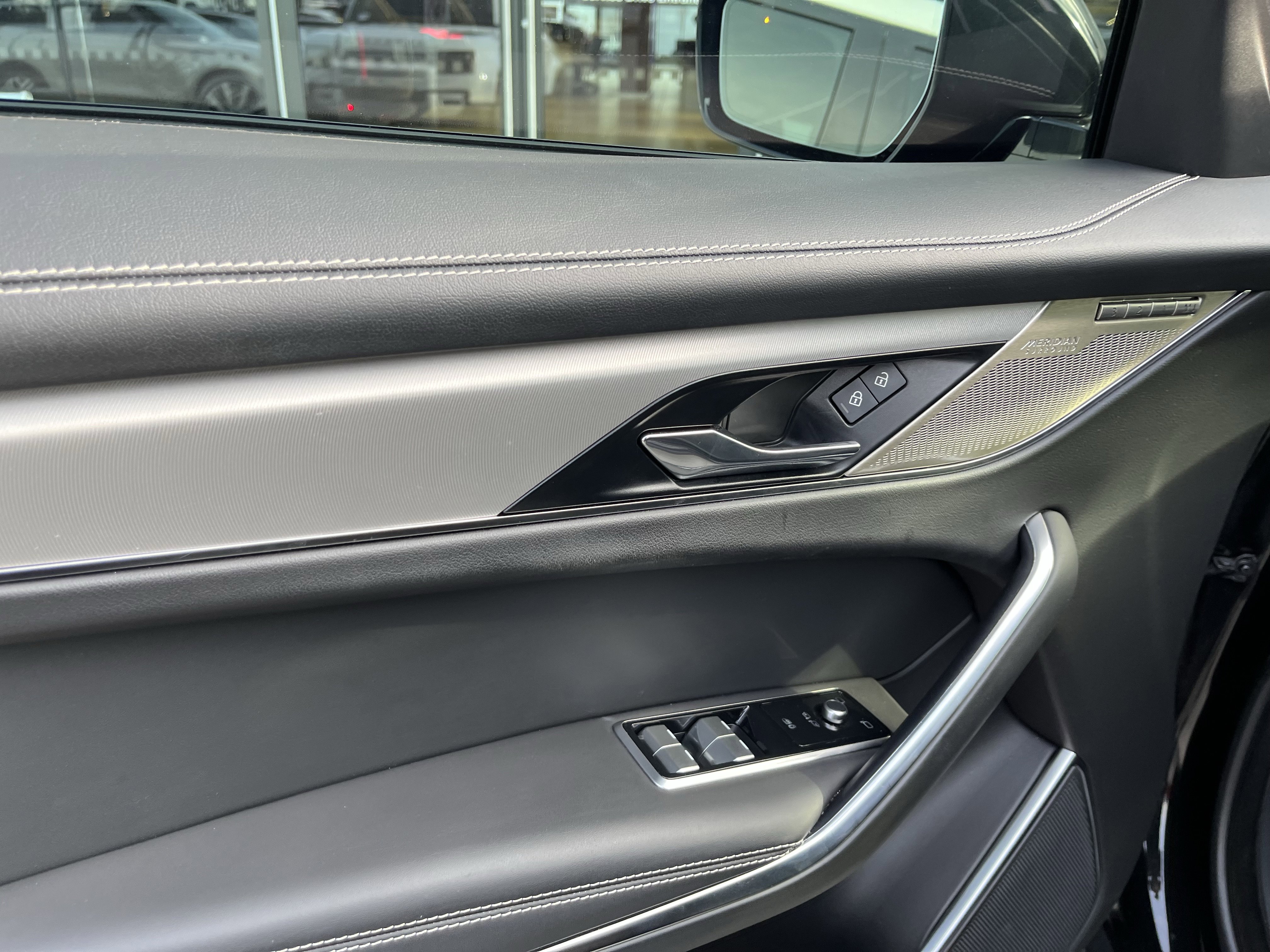 Certified 2024 Jaguar F-PACE R-Dynamic S image 15