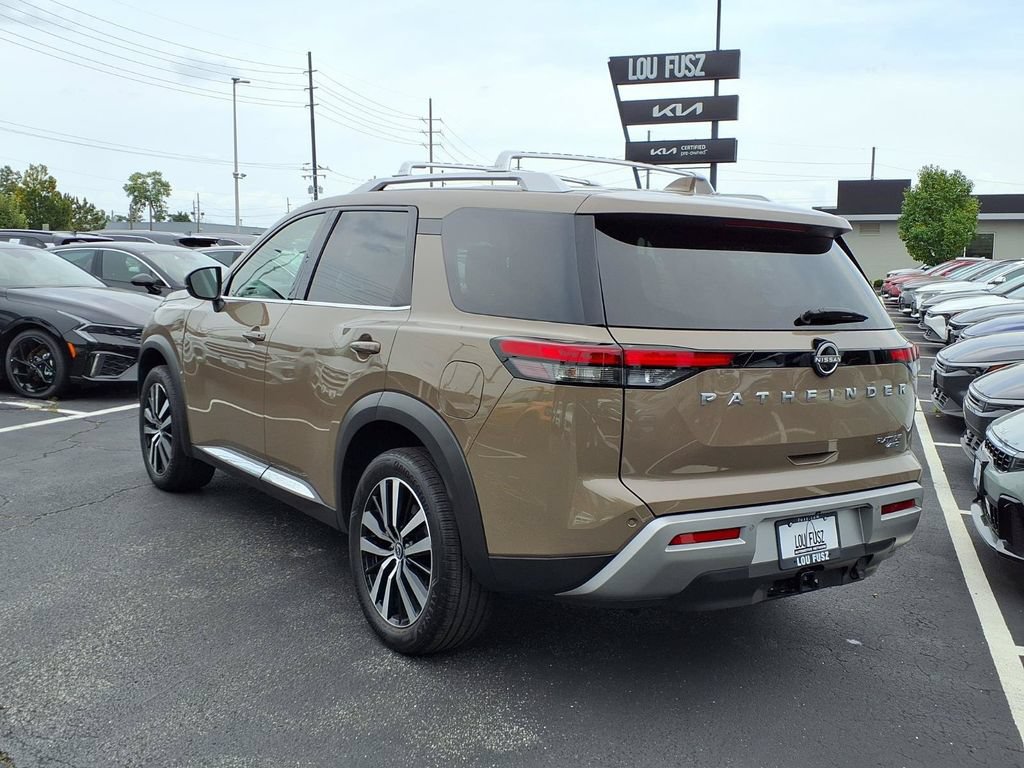 Used 2023 Nissan Pathfinder Platinum w/ Cargo Package AWD/4WD image 2