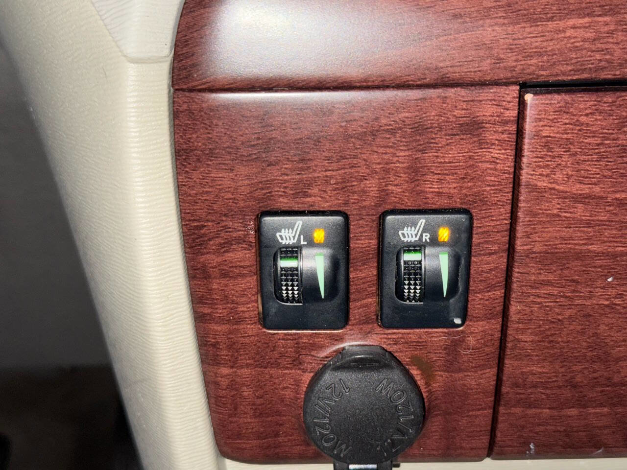 Used 2014 Toyota Sienna XLE FWD image 32