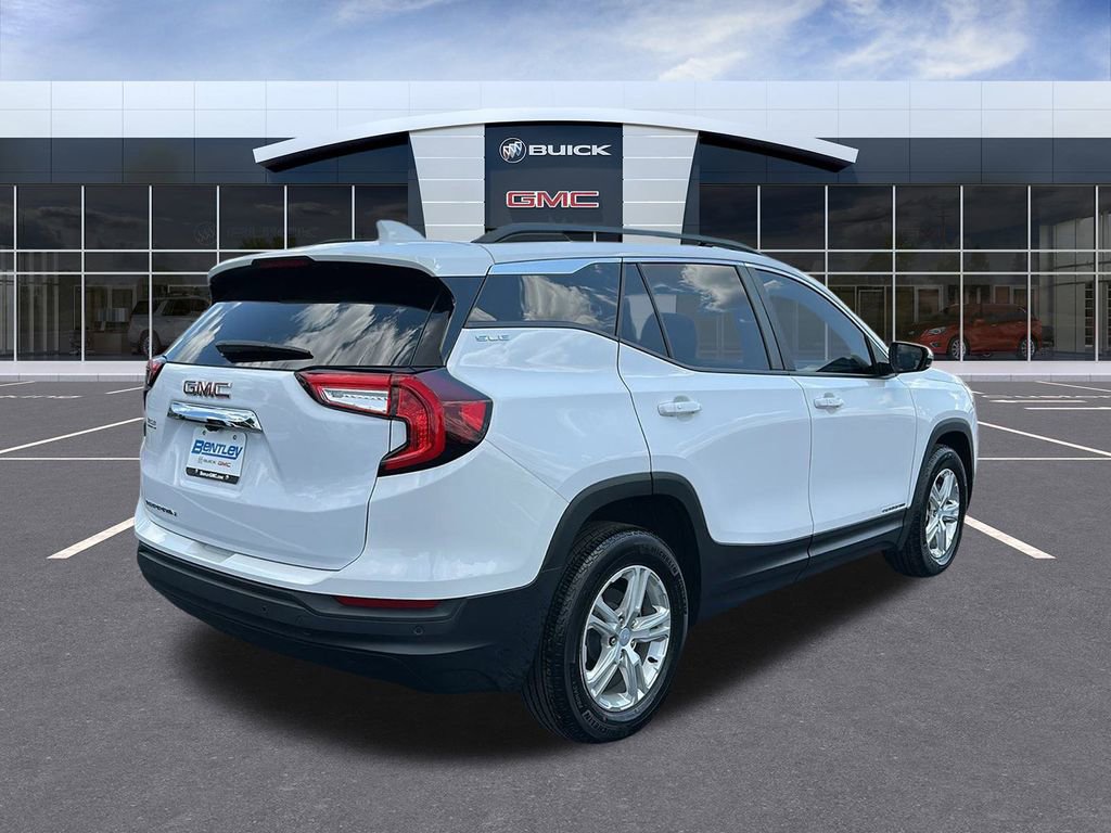 Used 2023 GMC Terrain SLE w/ Driver Convenience Package image 5