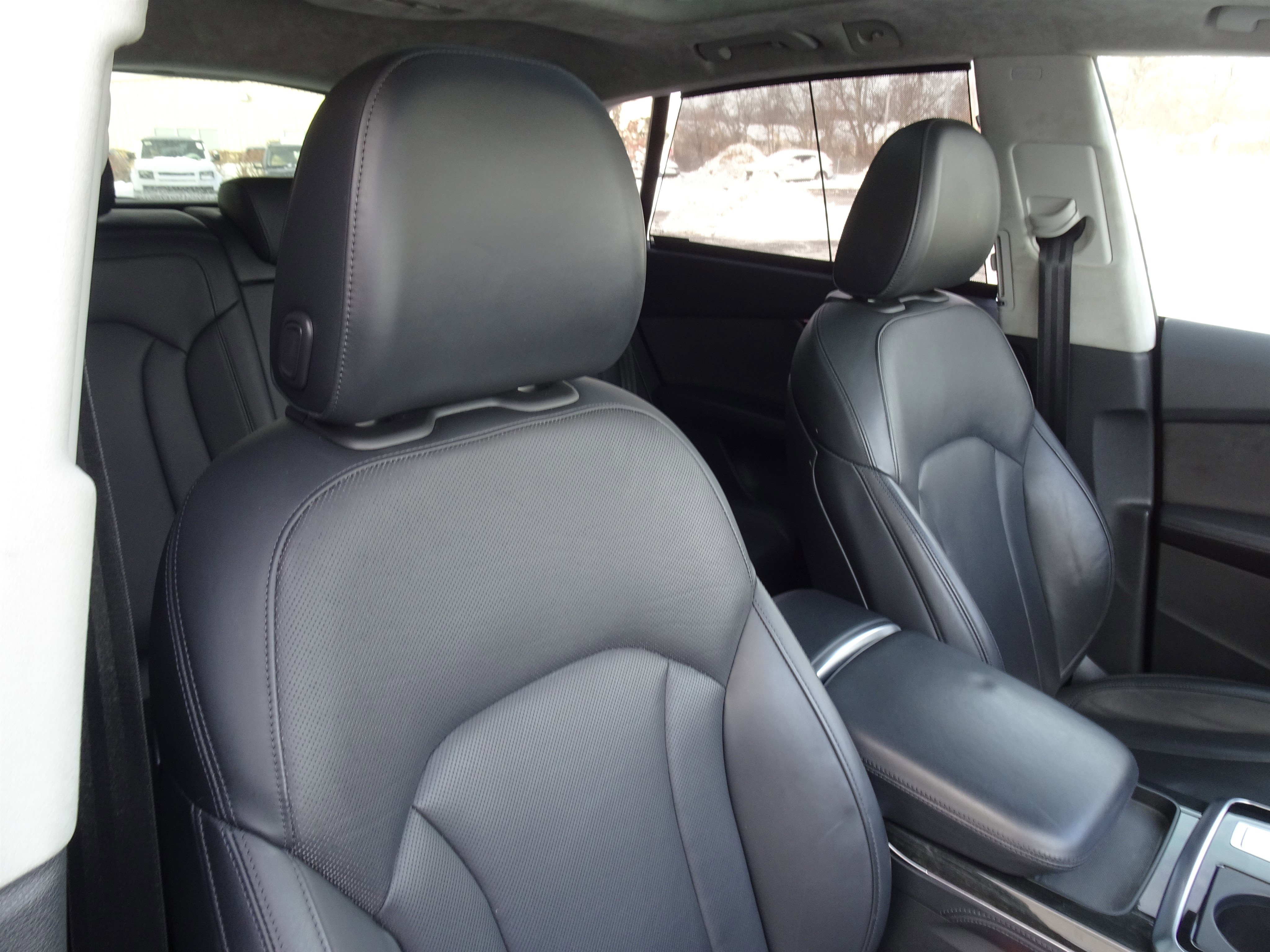 Used 2019 Audi Q8 Prestige w/ Luxury Package image 26