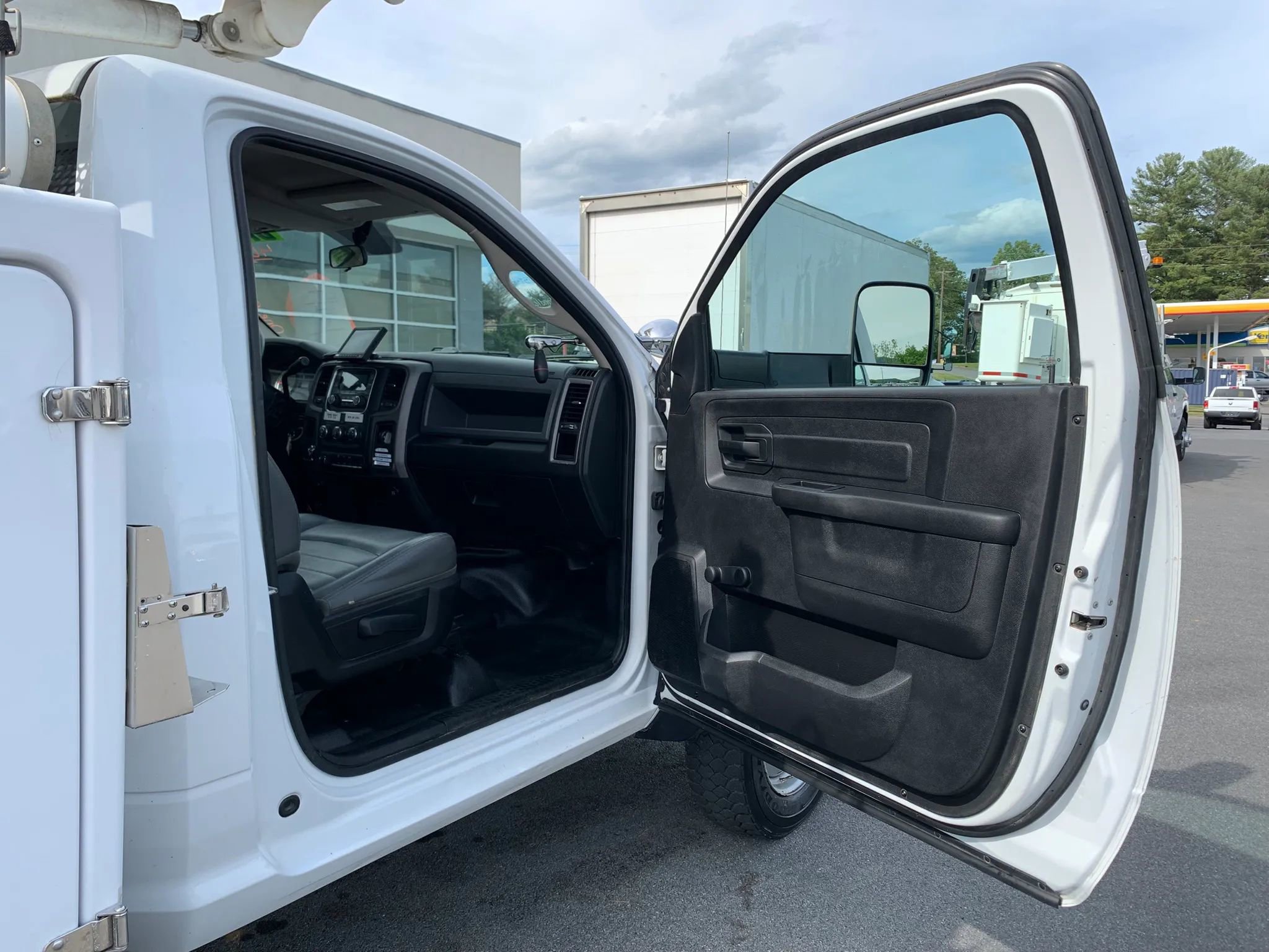 Used 2016 RAM 5500 Tradesman AWD/4WD image 18