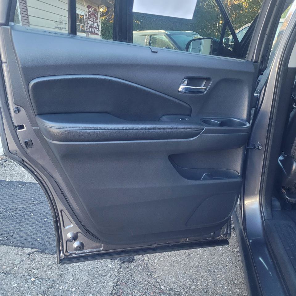 Used 2017 Honda Pilot Elite image 37