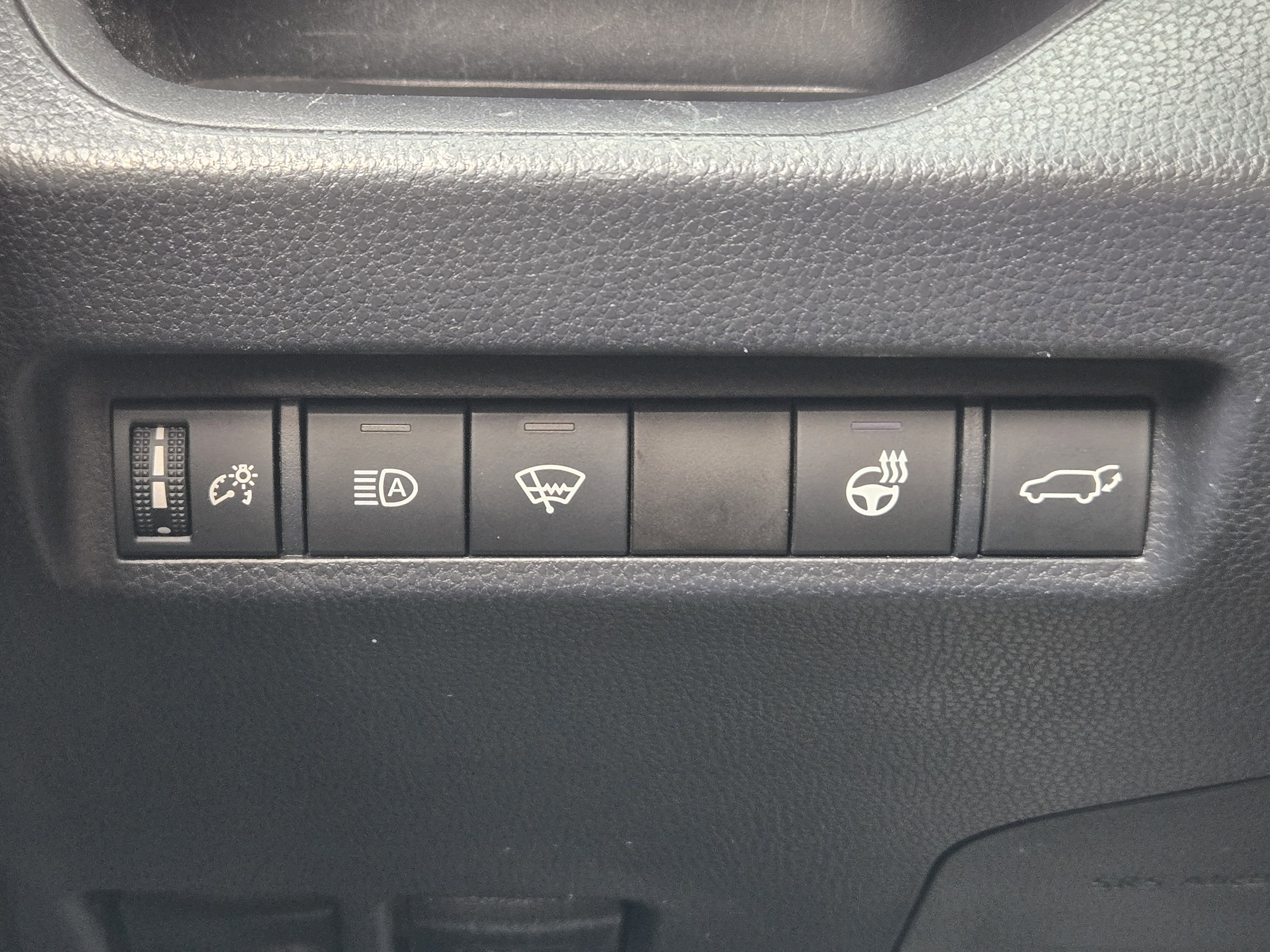 Used 2020 Toyota RAV4 XLE Premium image 26