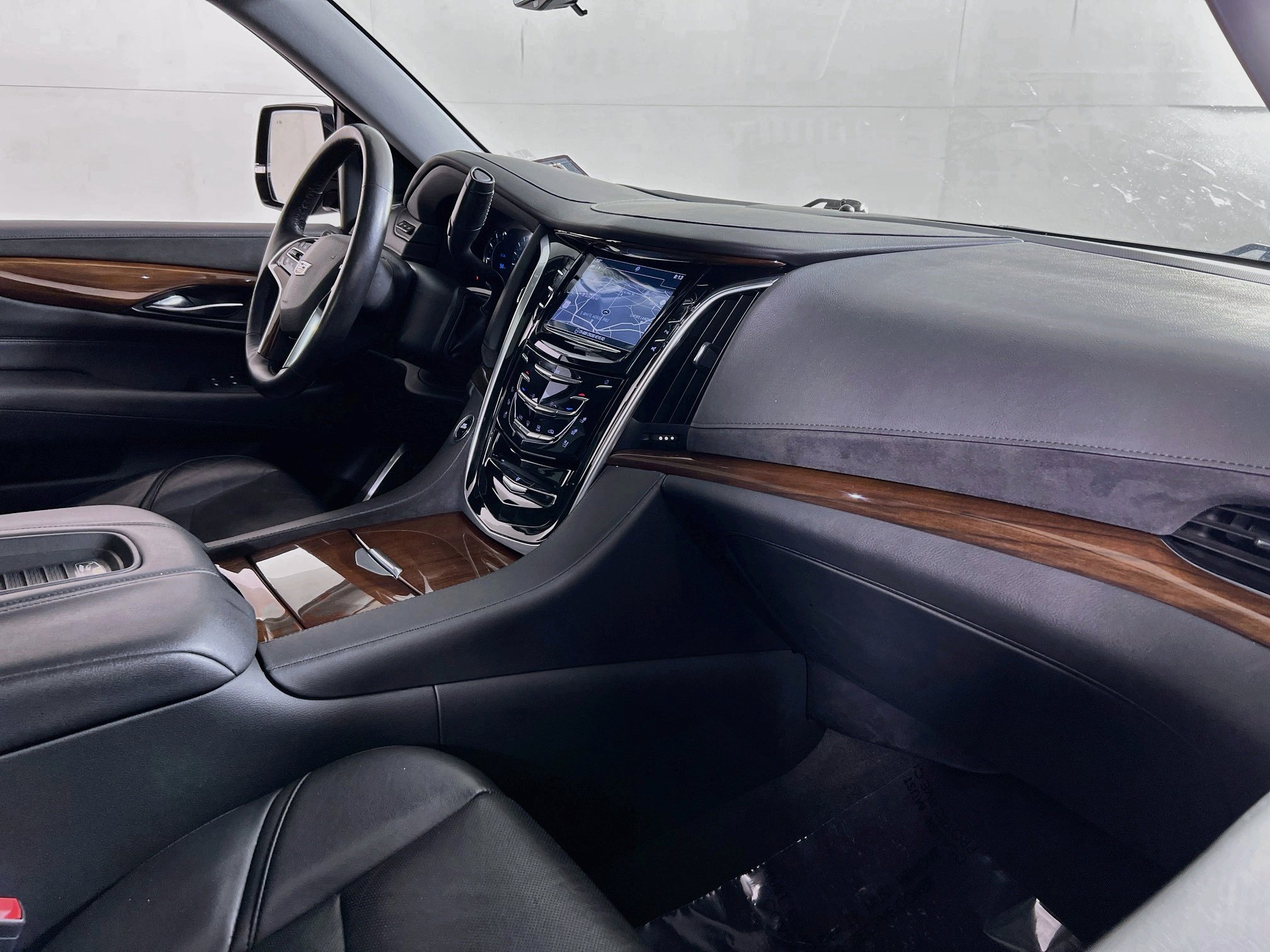 Used 2020 Cadillac Escalade Luxury AWD/4WD image 30