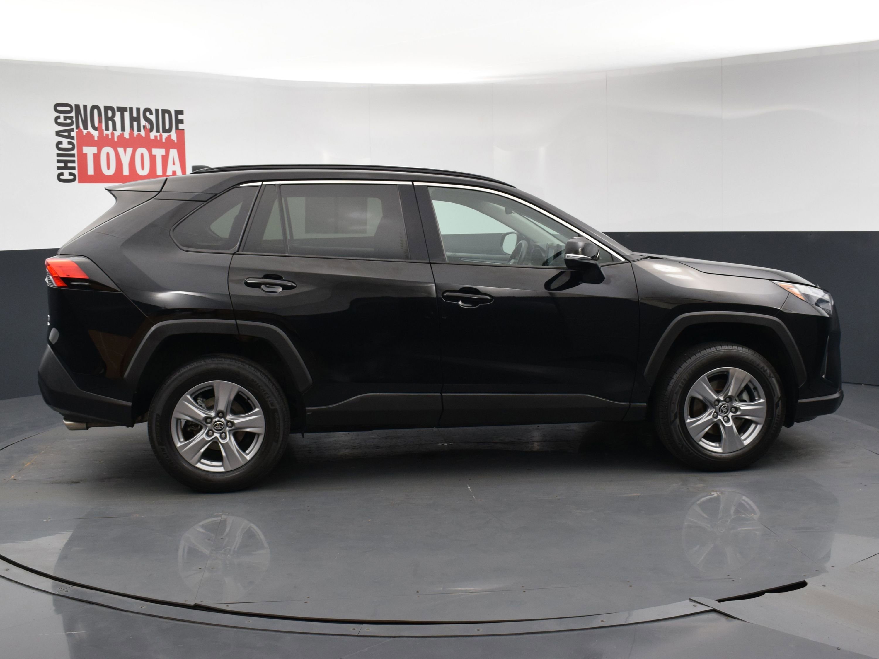 Used 2022 Toyota RAV4 XLE AWD/4WD image 5