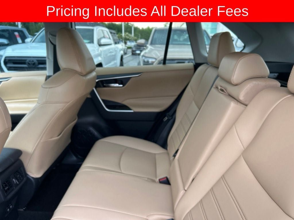 Used 2020 Toyota RAV4 XLE Premium FWD image 13
