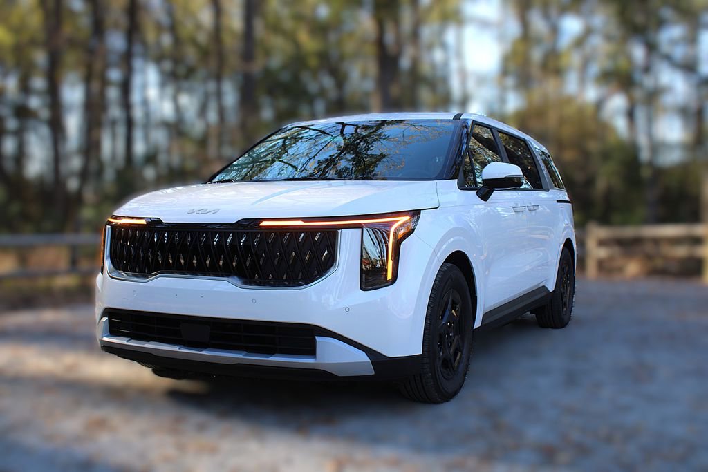 New 2026 Kia Carnival FWD image 3