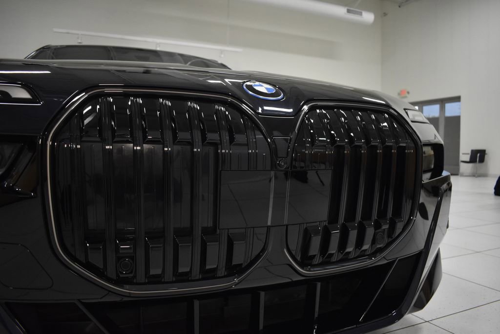 Used 2025 BMW i7 xDrive60 AWD/4WD image 15