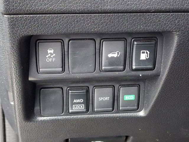 Used 2018 Nissan Rogue SV image 26