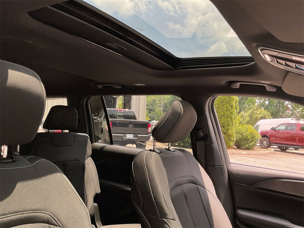 New 2025 Jeep Grand Cherokee L Laredo w/ Luxury Tech Group I image 23