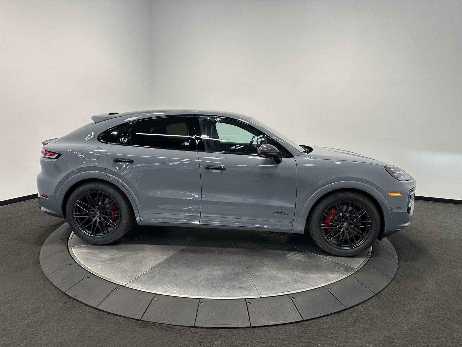 New 2026 Porsche Cayenne GTS AWD/4WD image 8