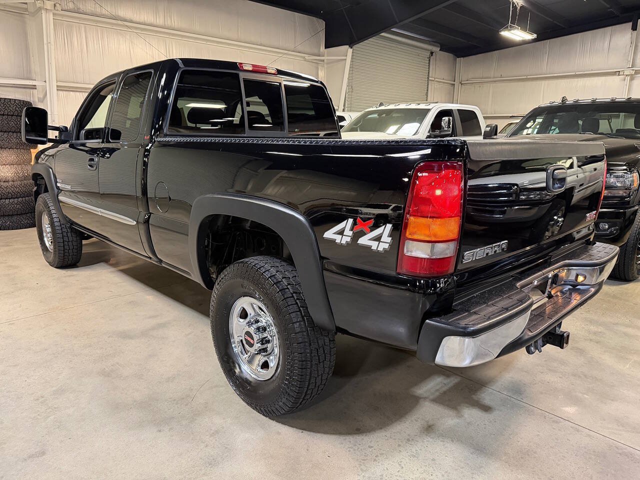 Used 2007 GMC Sierra 2500 SLE w/ Heavy-Duty Power Package AWD/4WD image 2