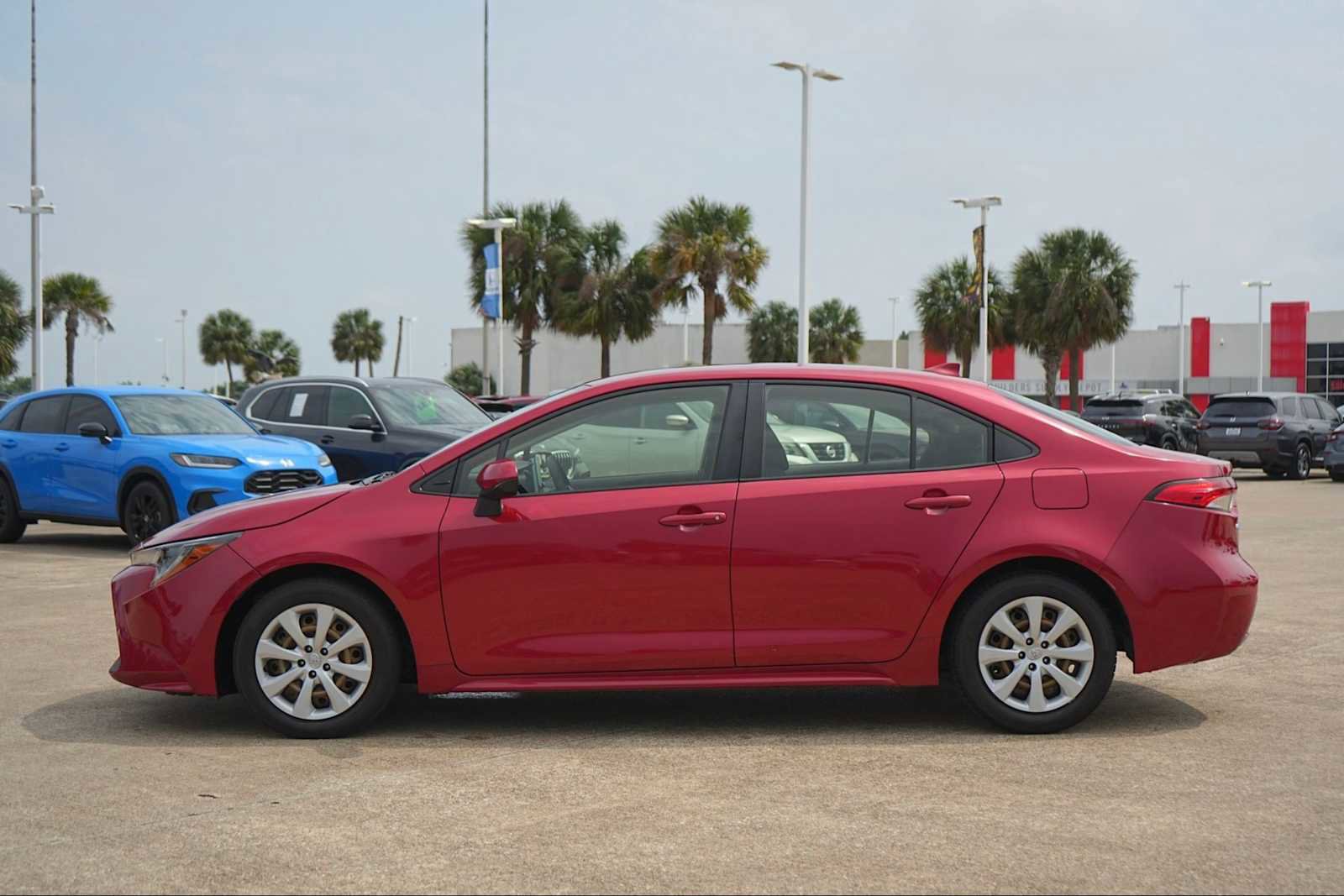 Used 2021 Toyota Corolla LE FWD image 3