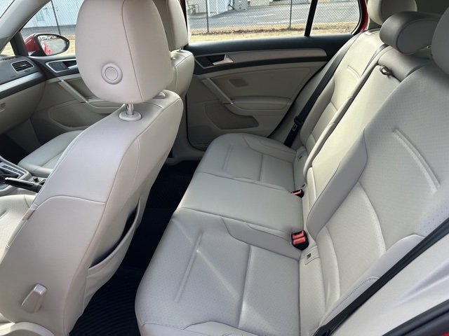 Used 2016 Volkswagen Golf S image 15