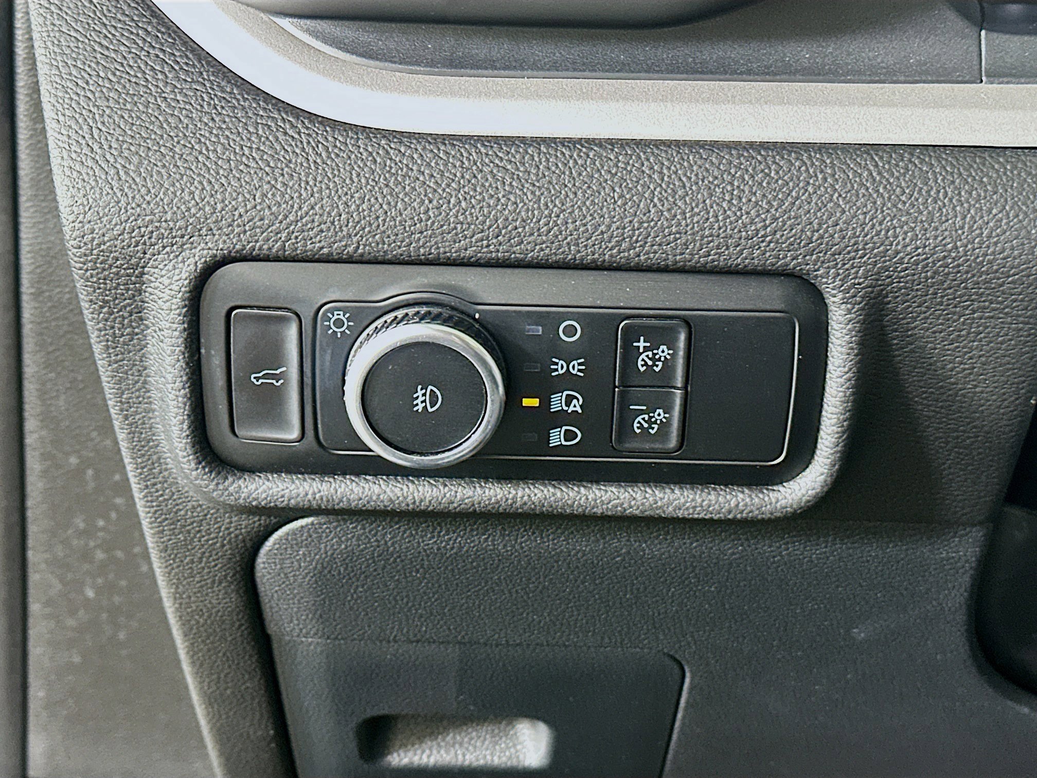 Used 2023 Ford Explorer XLT w/ Equipment Group 202A image 17