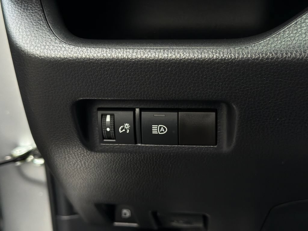 Used 2025 Toyota RAV4 LE AWD/4WD image 21