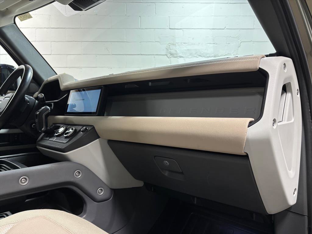 Used 2020 Land Rover Defender 110 First Edition image 30