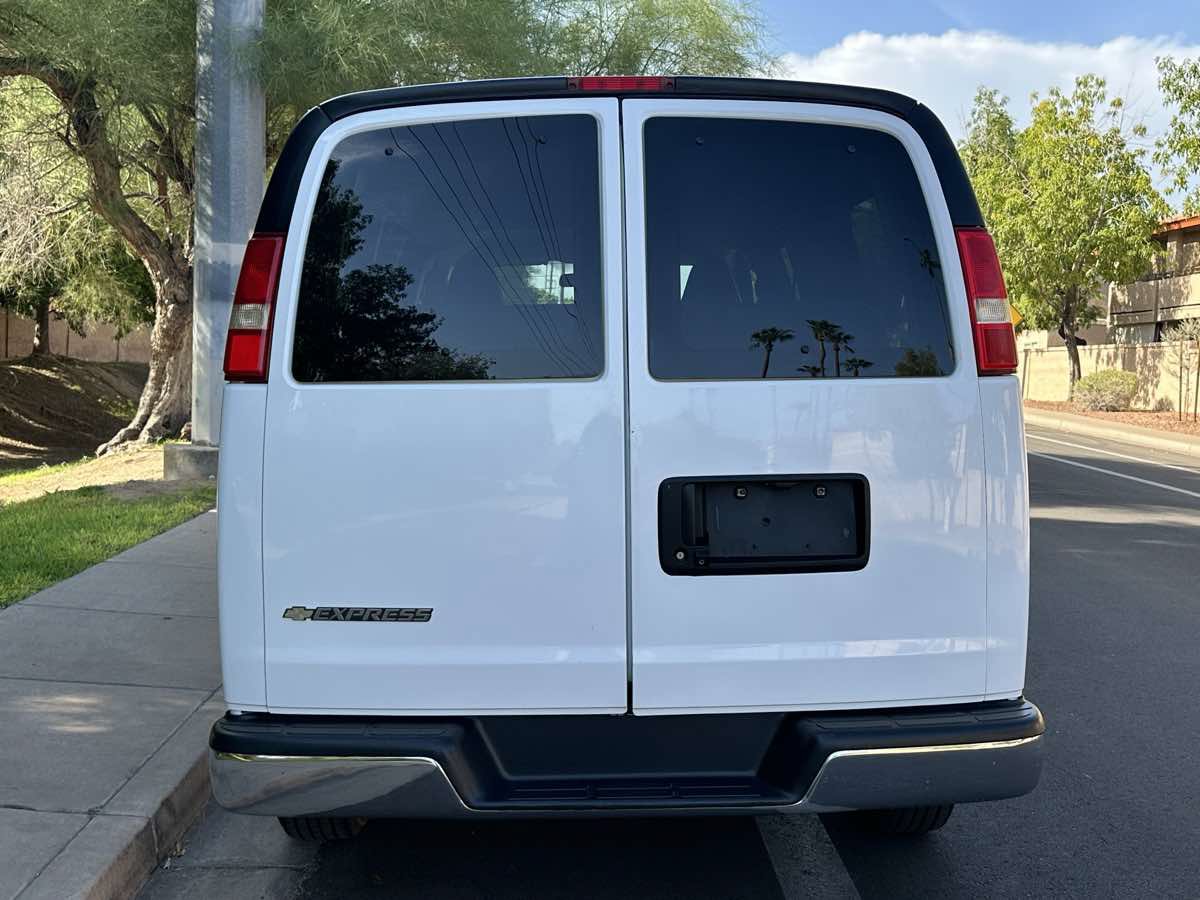 Used 2018 Chevrolet Express 3500 LT w/ LT Preferred Equipment Group RWD image 7