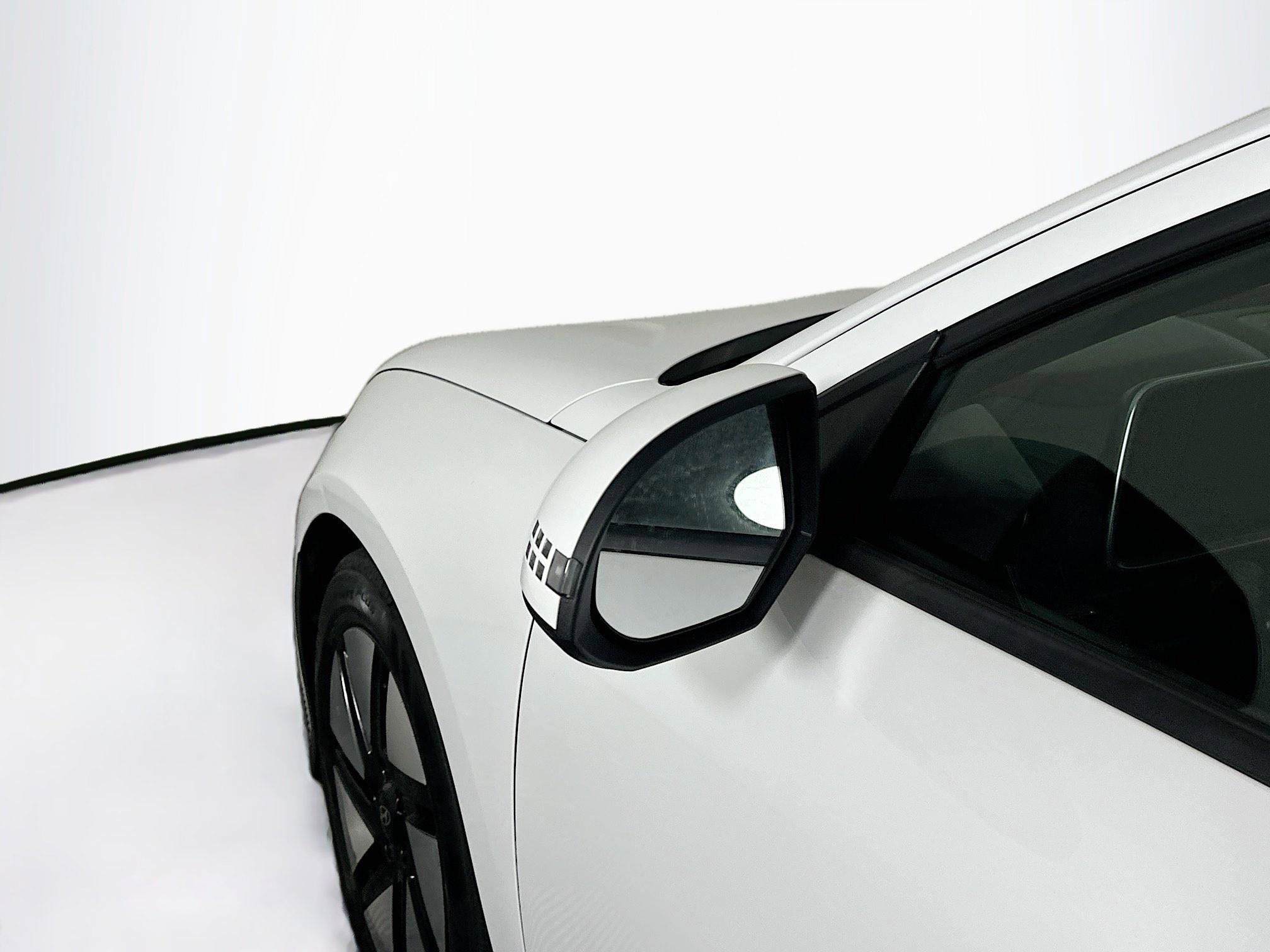 Used 2024 Hyundai Ioniq 6 SE RWD image 16