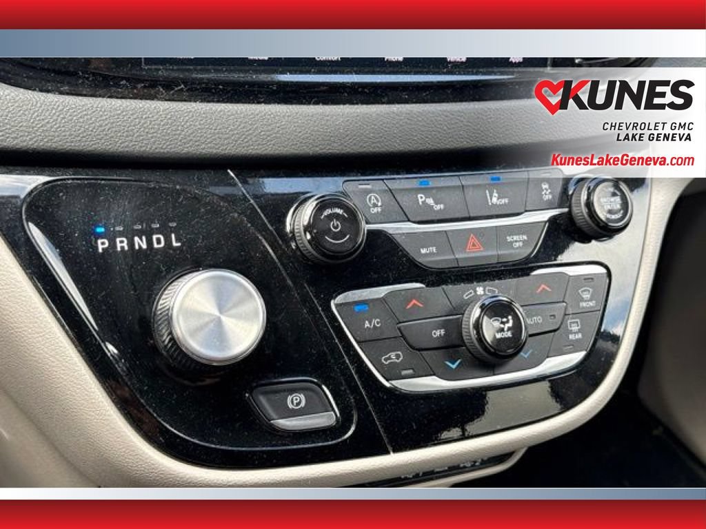 Used 2024 Chrysler Pacifica Touring-L FWD image 17