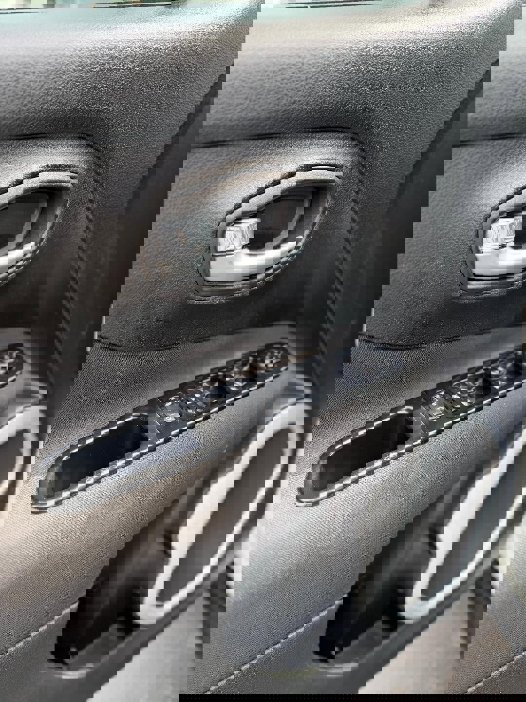 Used 2018 Jeep Renegade Latitude AWD/4WD image 11