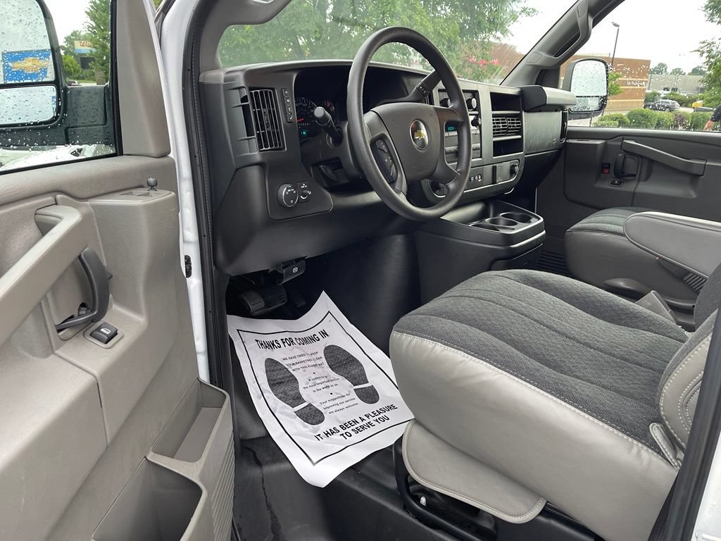 Used 2025 Chevrolet Express 2500 w/ Driver Convenience Package RWD image 5