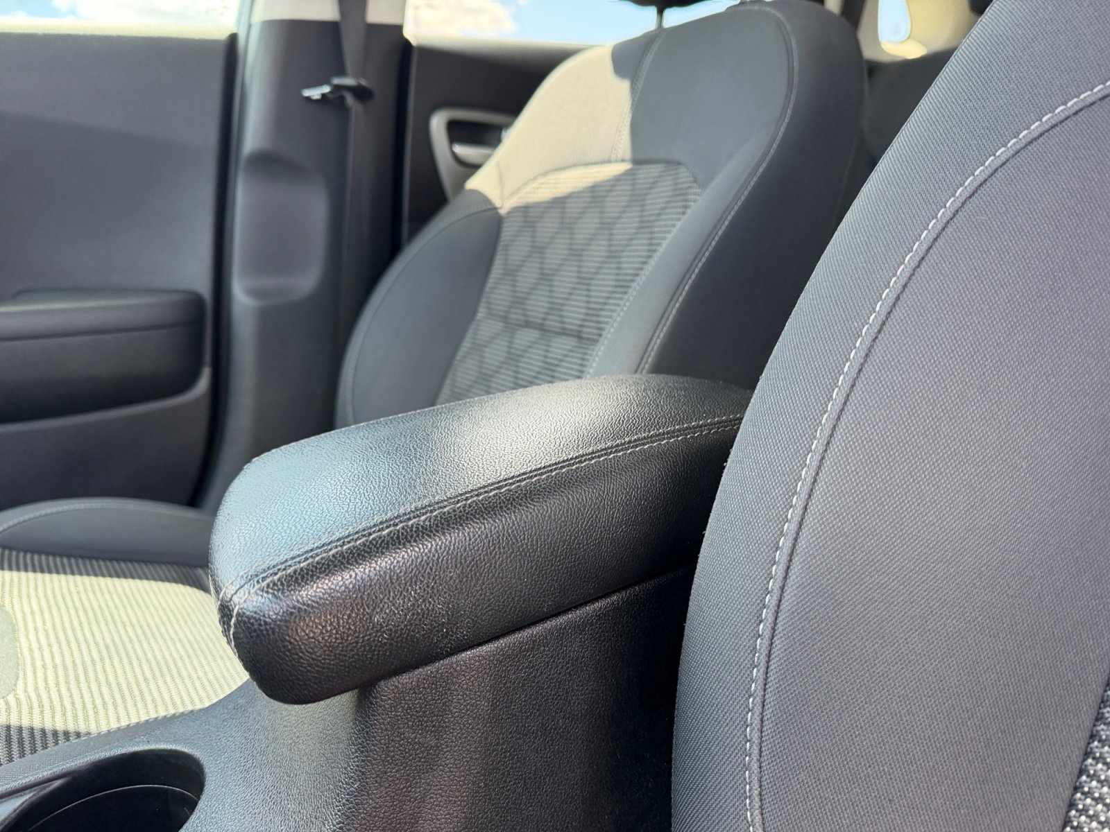 Used 2018 Kia Niro LX image 15